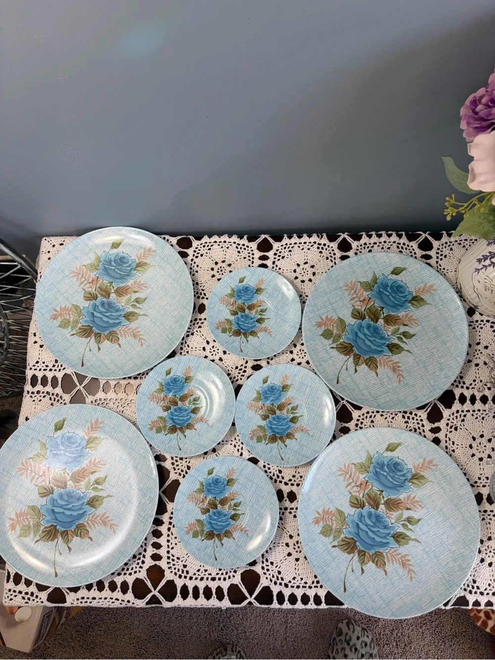 Vintage Retro Melamine Dinnerware Set of 4 Dinner/4 Small Plates Blue Roses